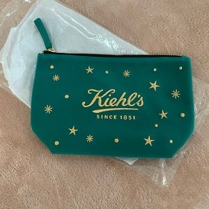Kiehl’s Emerald Green Velvet Makeup Pouch